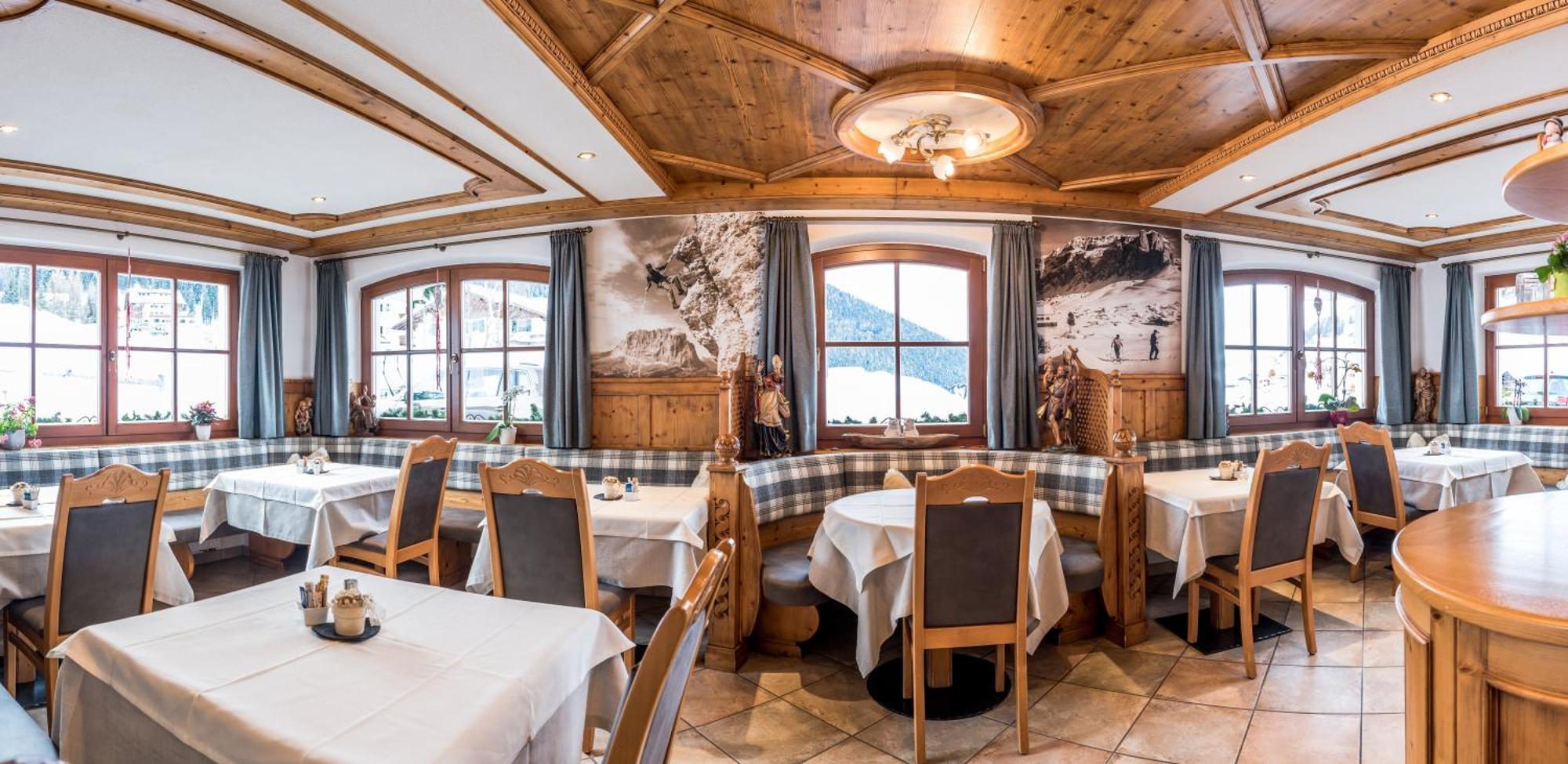 Garni Hotel Iris Selva di Val Gardena Luaran gambar