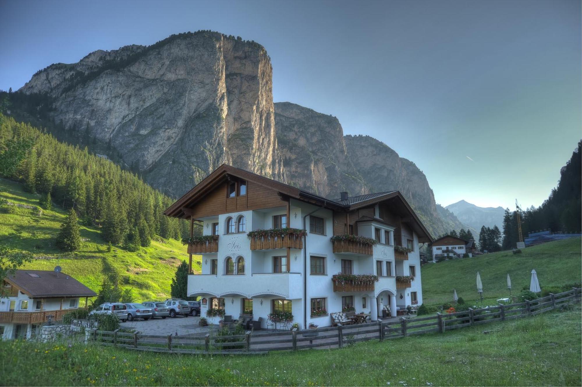 Garni Hotel Iris Selva di Val Gardena Luaran gambar