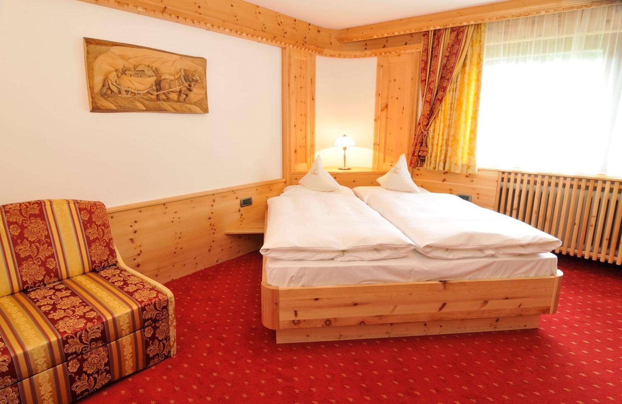 Garni Hotel Iris Selva di Val Gardena Luaran gambar
