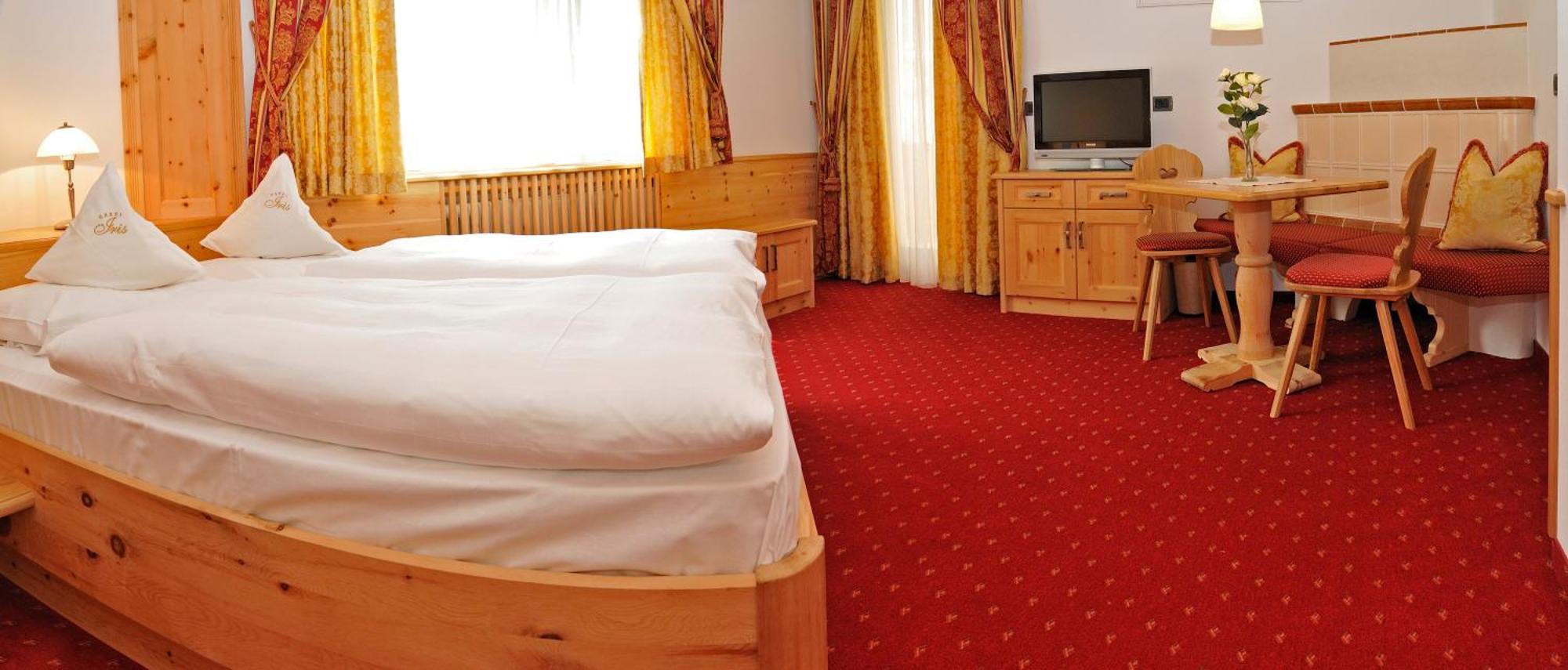 Garni Hotel Iris Selva di Val Gardena Luaran gambar