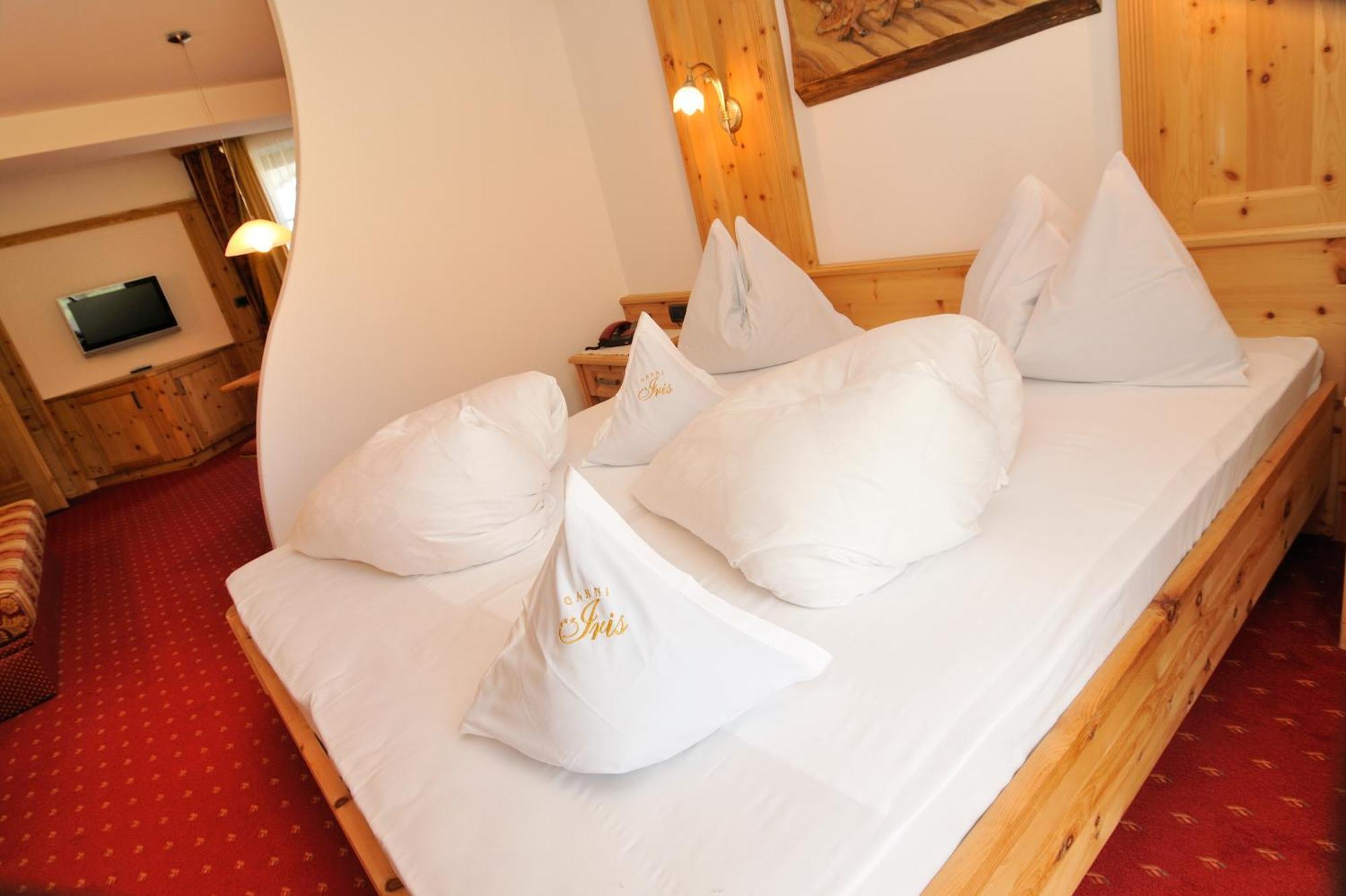 Garni Hotel Iris Selva di Val Gardena Luaran gambar