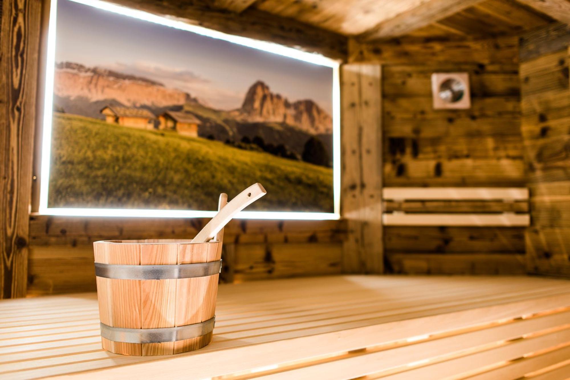 Garni Hotel Iris Selva di Val Gardena Luaran gambar