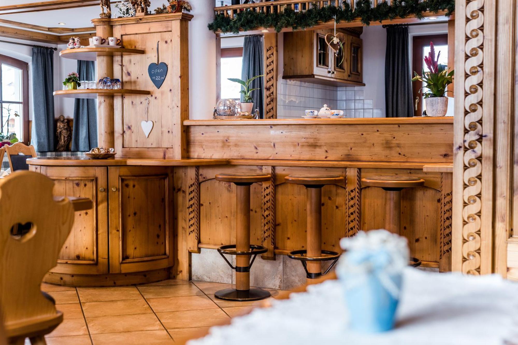 Garni Hotel Iris Selva di Val Gardena Luaran gambar