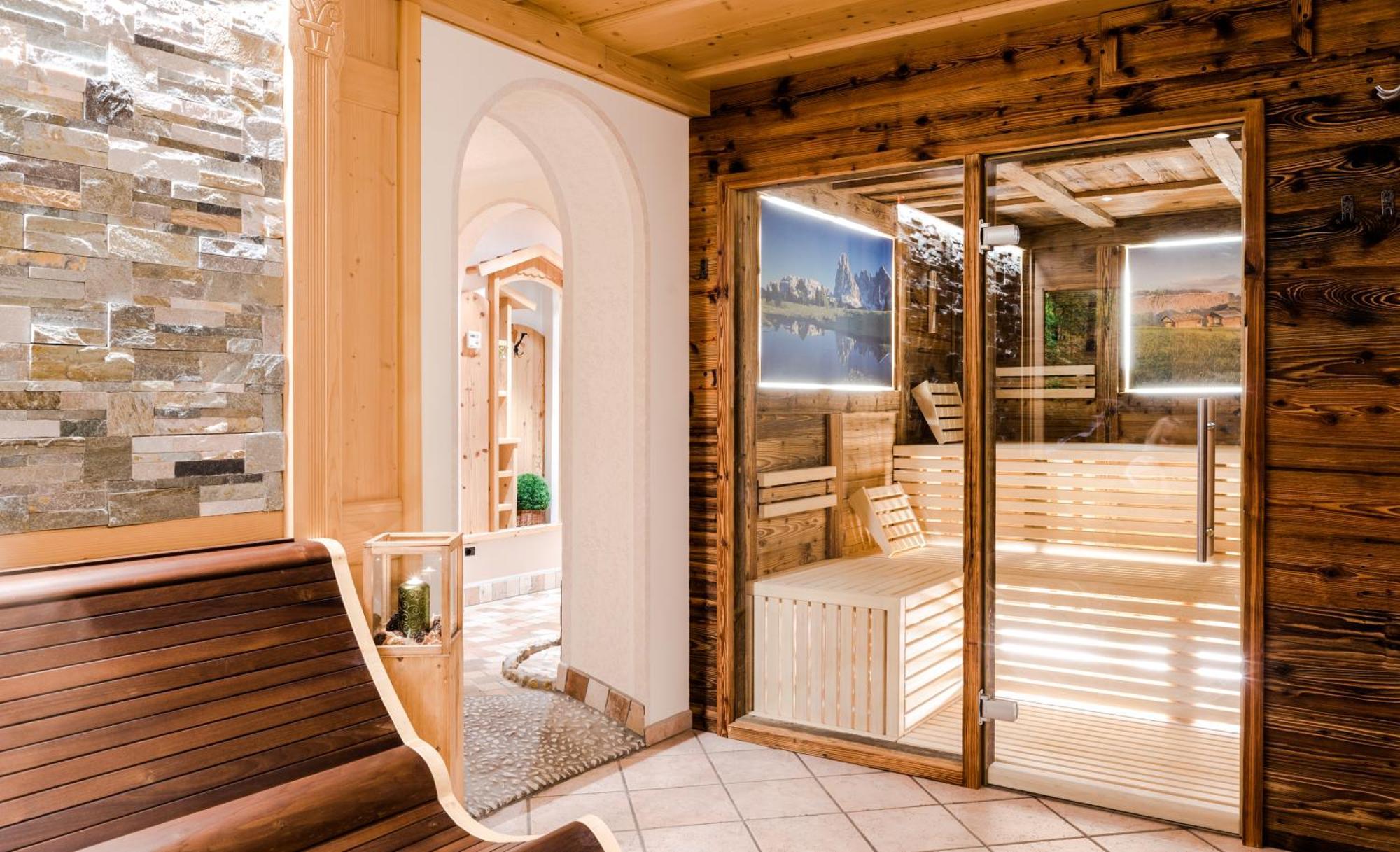 Garni Hotel Iris Selva di Val Gardena Luaran gambar