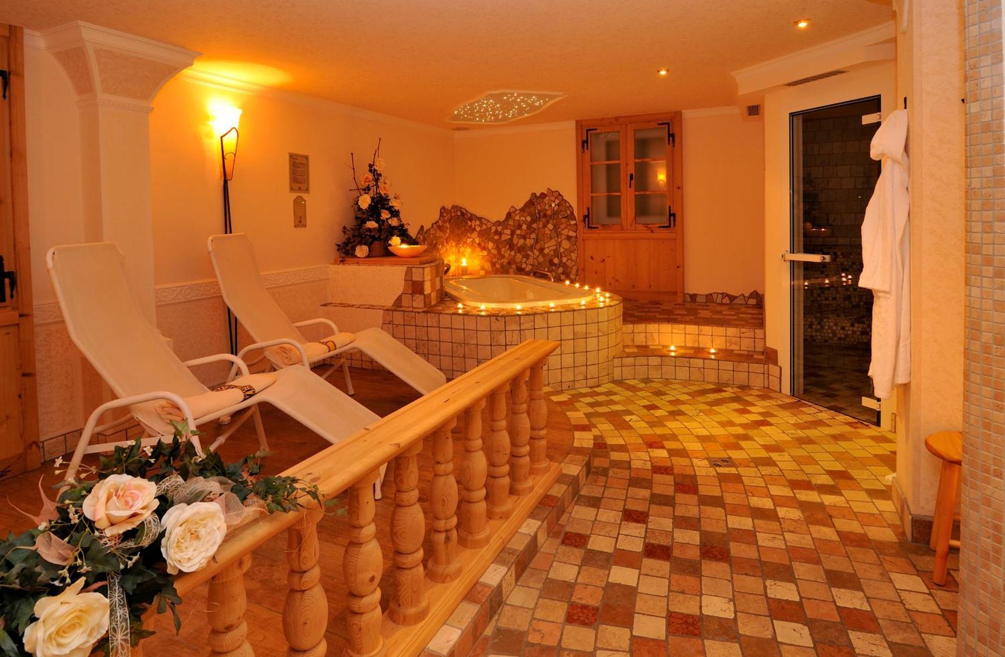 Garni Hotel Iris Selva di Val Gardena Luaran gambar