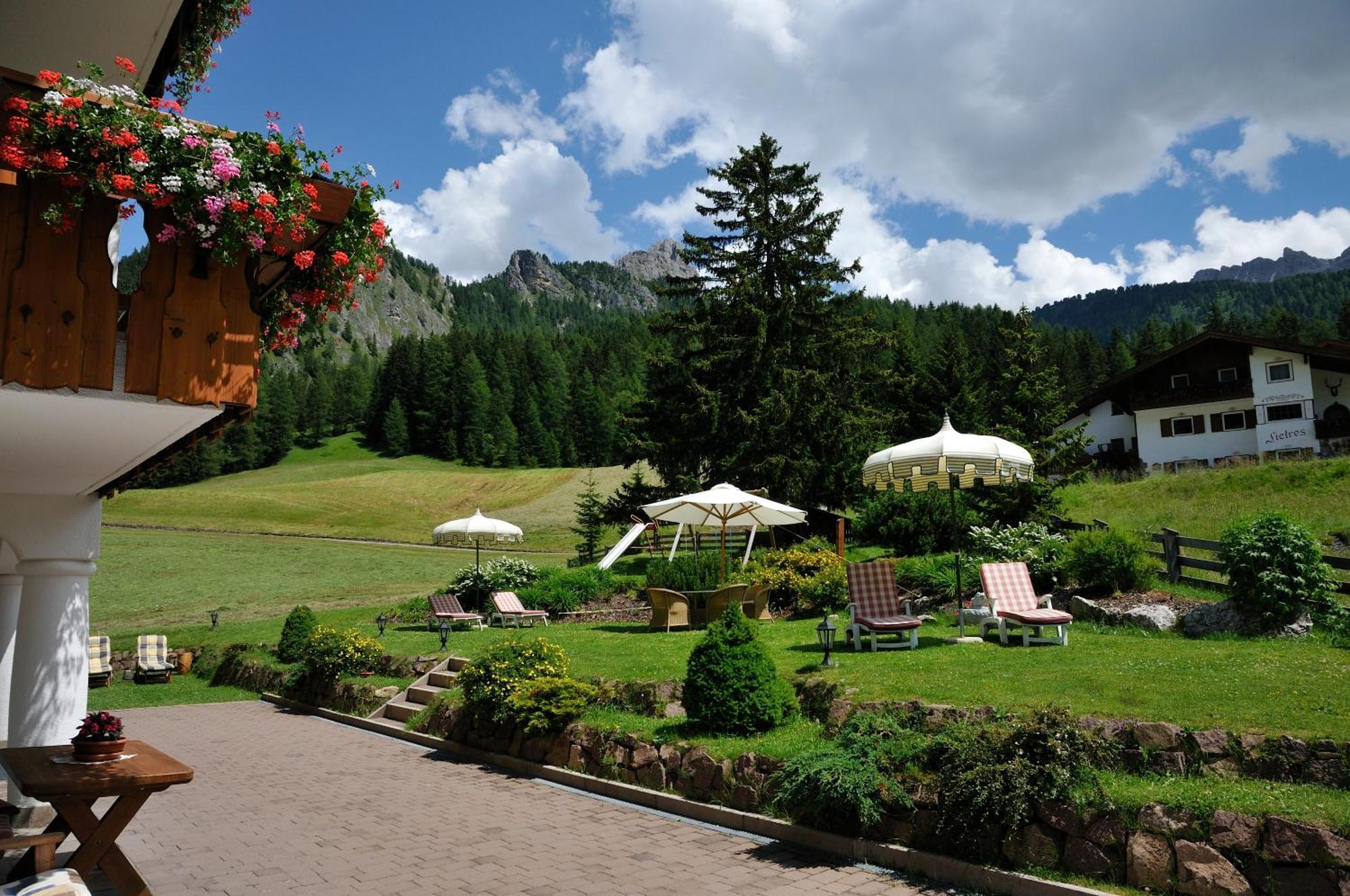 Garni Hotel Iris Selva di Val Gardena Luaran gambar