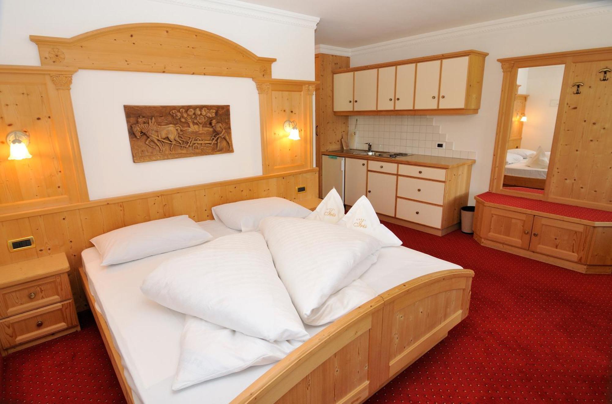 Garni Hotel Iris Selva di Val Gardena Luaran gambar