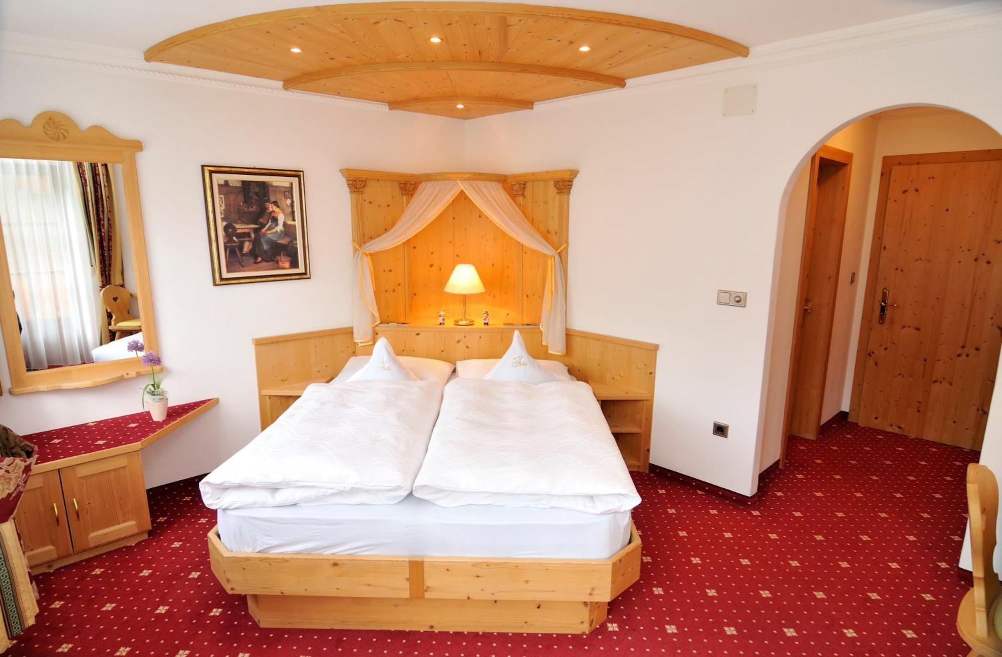 Garni Hotel Iris Selva di Val Gardena Luaran gambar