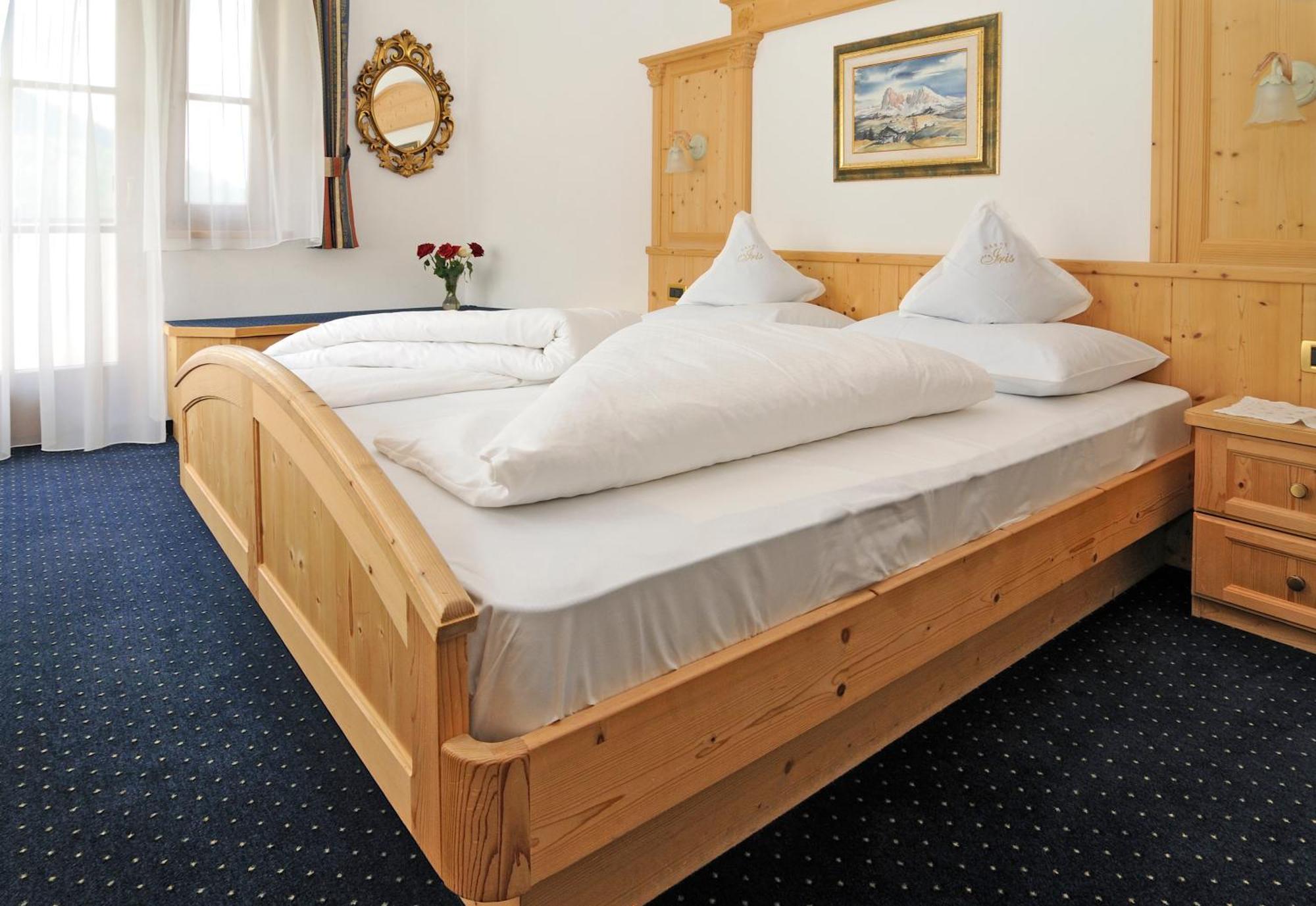 Garni Hotel Iris Selva di Val Gardena Luaran gambar
