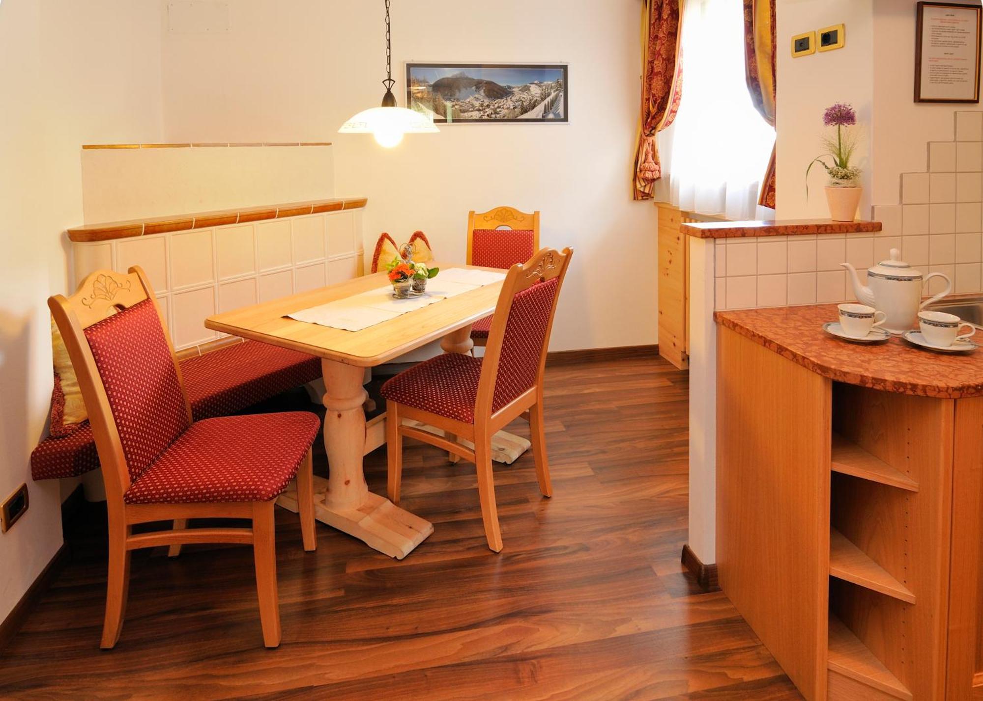 Garni Hotel Iris Selva di Val Gardena Luaran gambar