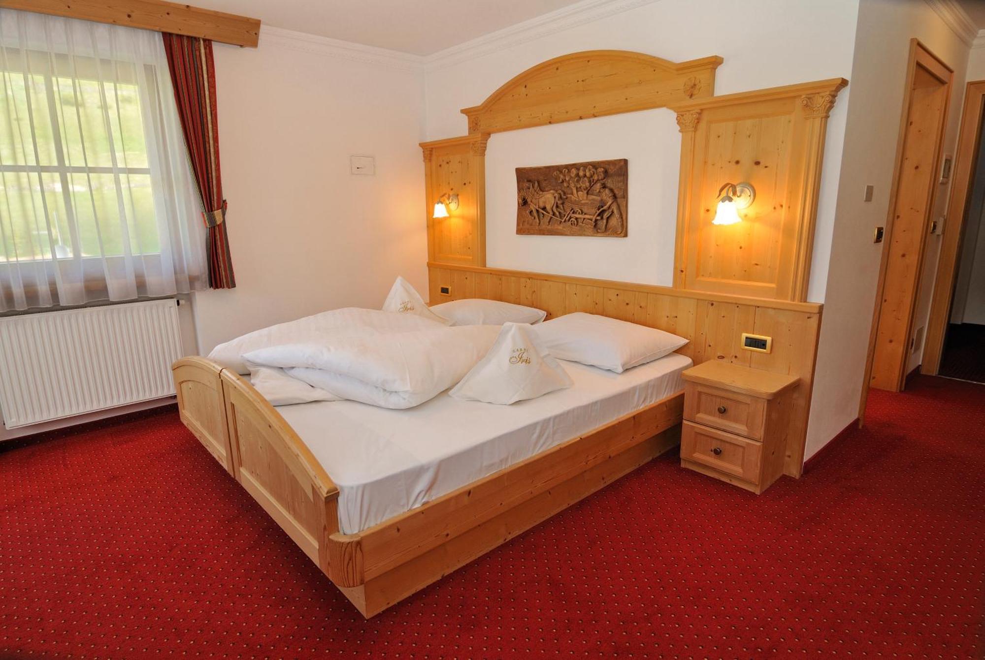 Garni Hotel Iris Selva di Val Gardena Luaran gambar