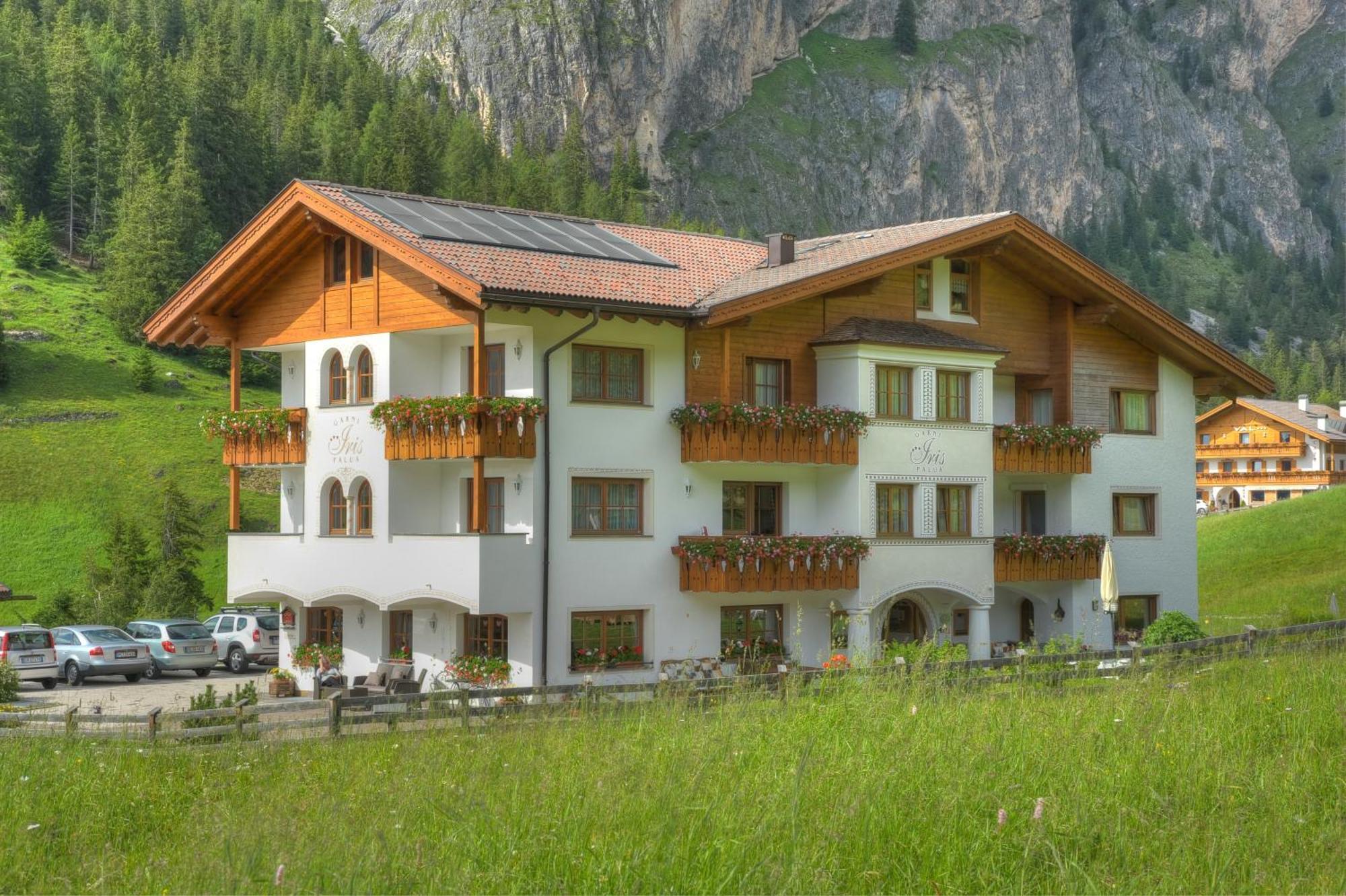 Garni Hotel Iris Selva di Val Gardena Luaran gambar