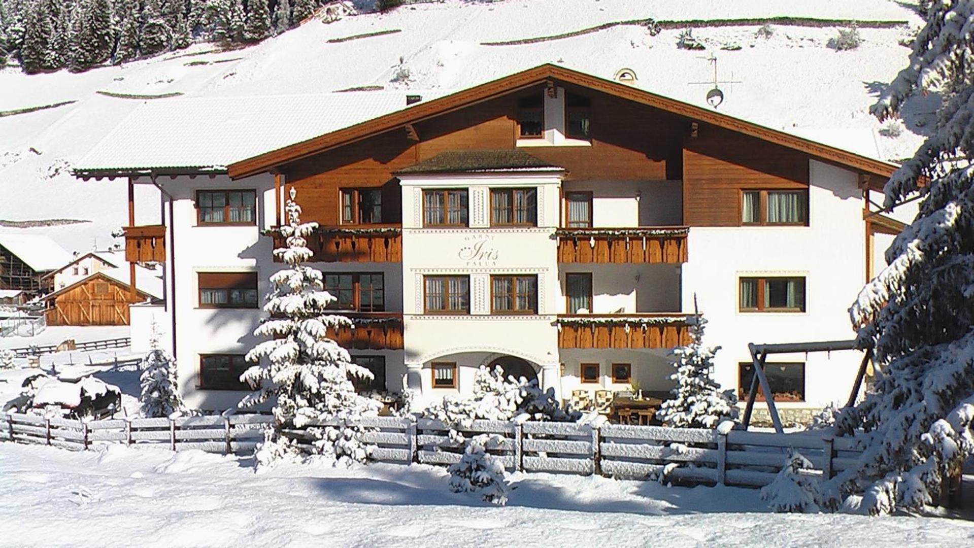 Garni Hotel Iris Selva di Val Gardena Luaran gambar